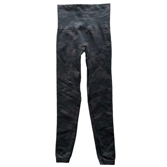 SPANX Look At Me Now Camo Seamless High Rise Legging | SMALL - Picture 4 of 7